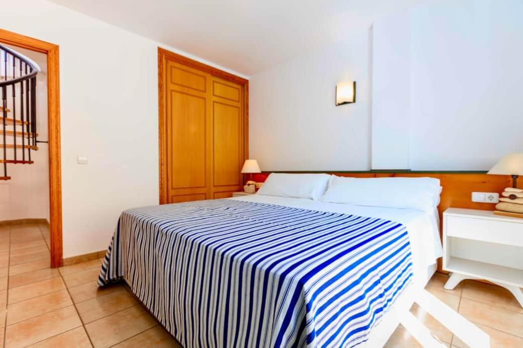 Apartamentos Sa Varadero Fronte Mar Espujols Es Pujols Ngoại thất bức ảnh